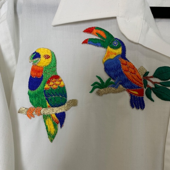 Vintage TIA White Button Up Shirt Medium Tropical Birds Embroidered Art to Wear - Picture 6 of 16